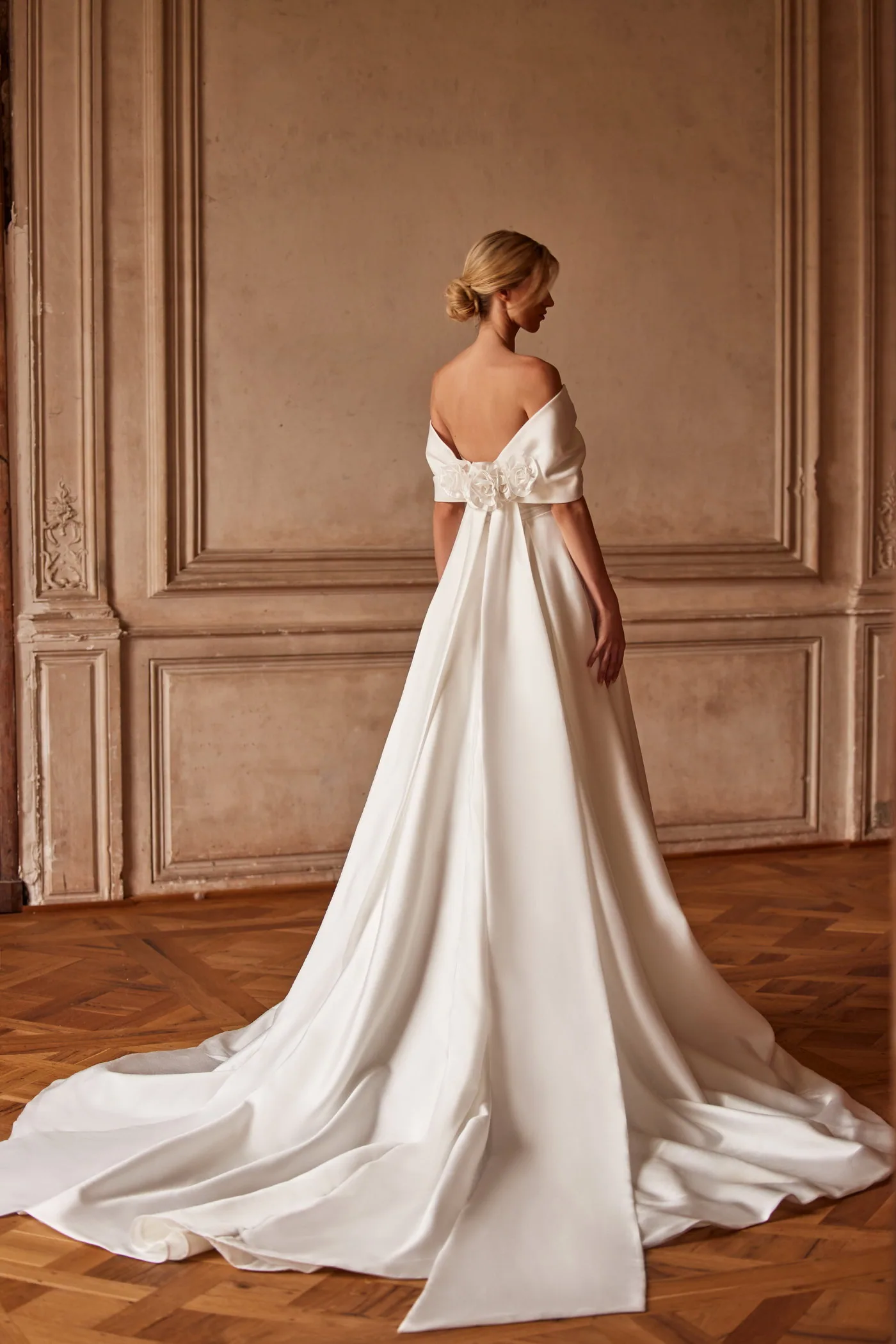 Erza by Luce Sposa, view 2